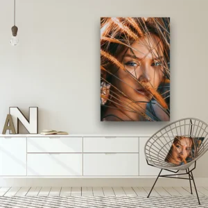 Dibond Gallery 80x120 - Sun-Kissed Woman - Fotokunst Wanddecoratie Verticaal